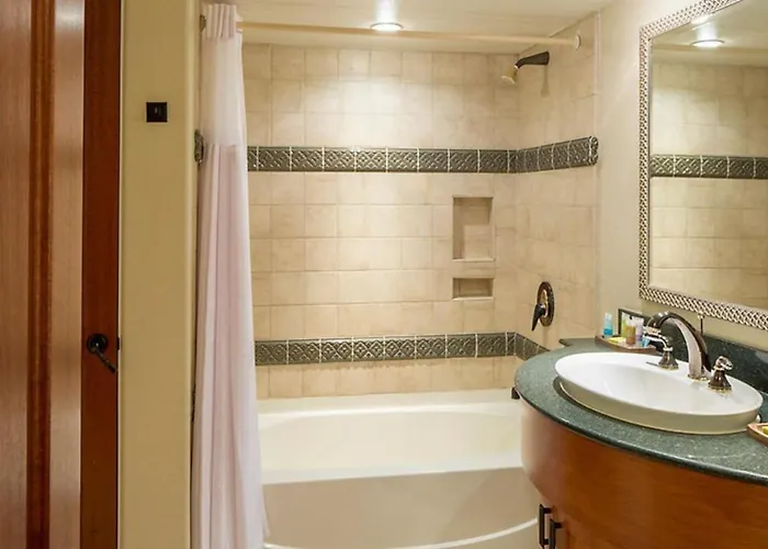 Visit The Amazing Red Rock Formation In Beautiful 1bd With Amenities *