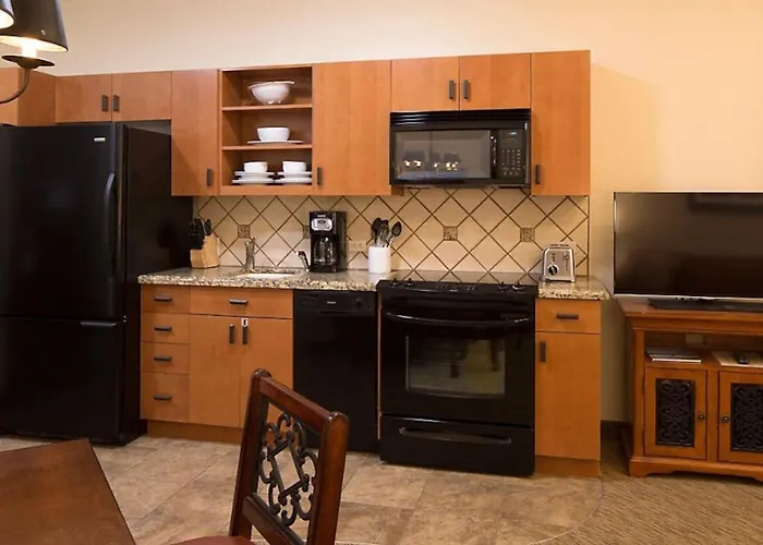 Visit The Amazing Red Rock Formation In Beautiful 1bd With Amenities
