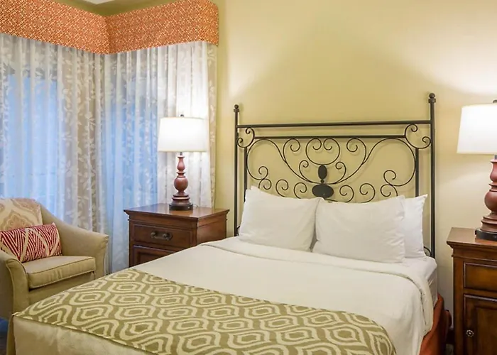 Visit The Amazing Red Rock Formation In Beautiful 1bd With Amenities