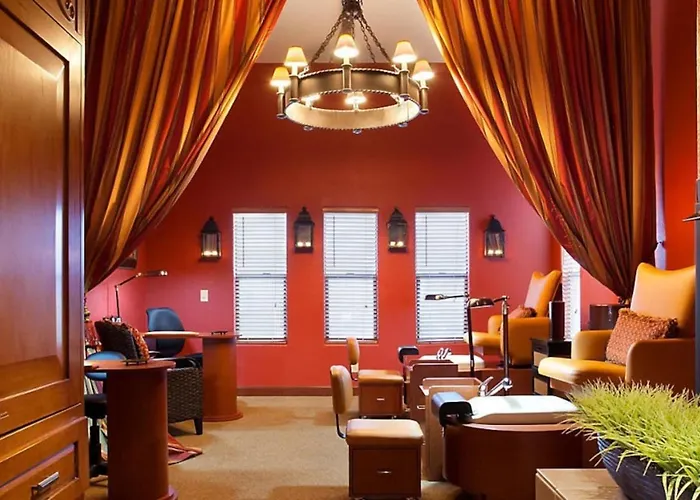 Visit The Amazing Red Rock Formation In Beautiful 1bd With Amenities Holiday home Peoria